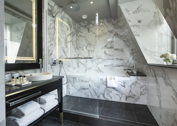 Hotel Le Damantin & Parigi
