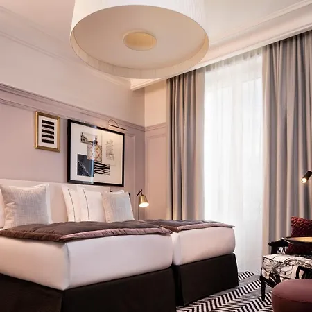 Hotel Le Damantin & Paris