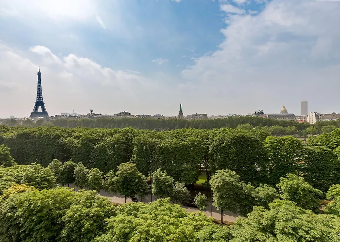 Le Damantin & מלון פריז